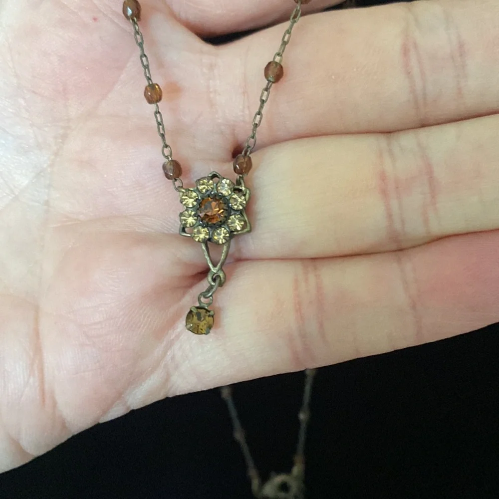 Vintage earrings and necklace set - Picture 4 of 11